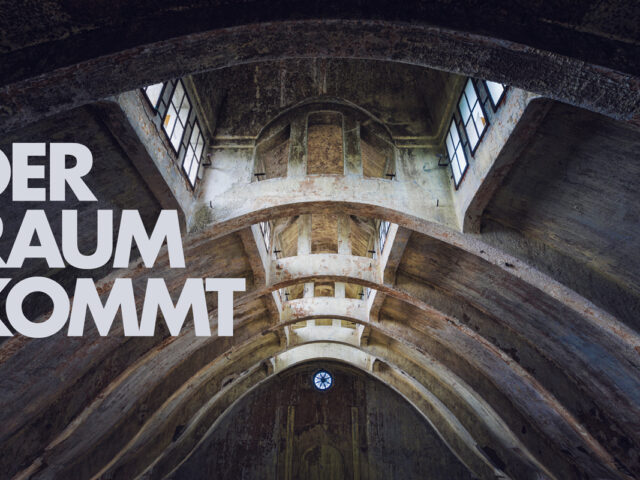 DER RAUM KOMMT